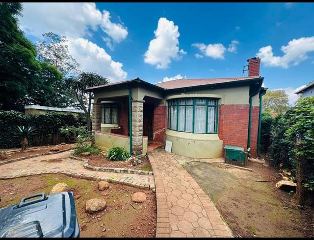 6 BEDROOM HOUSE FOR SALE IN BEZUIDENHOUT VALLEY